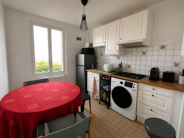 F2 MEUBLE PROCHE GARE Loyer 950 €/mois charges comprises **  - Référence  2090