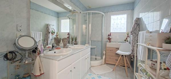 Maison 174 m² - 4 ch + bureau + pièce - Piscine