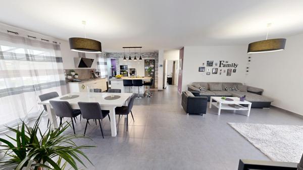 Proche CARCASSONNE, Maison de plain pied avec piscine et jardin