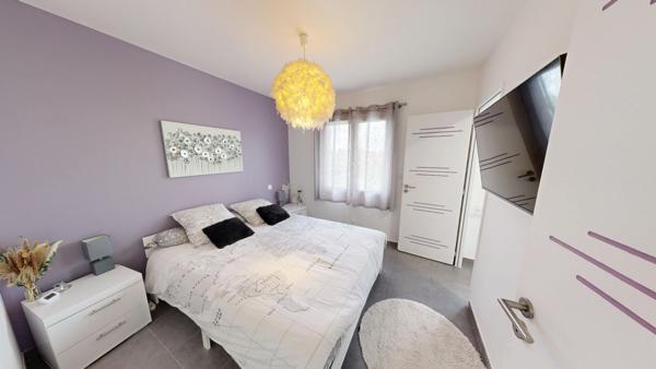 Proche CARCASSONNE, Maison de plain pied avec piscine et jardin