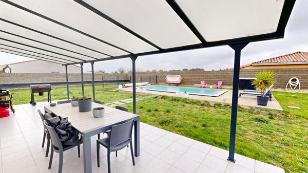 Proche CARCASSONNE, Maison de plain pied avec piscine et jardin