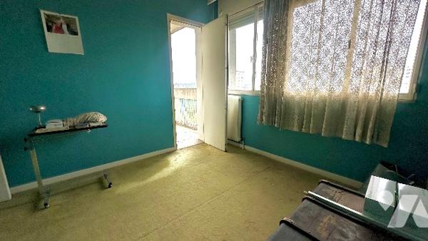 A VILLEURBANNE, secteur CONDORCET Grand Appartement T4 avec garage fermé et cave. Sécurisé.