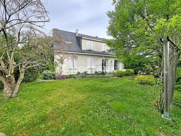 Maison Avrillé - 5 chambres - beaux volumes - jardin - sous-sol