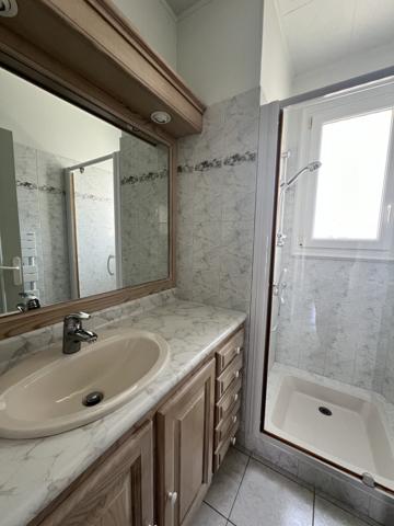 ROYAN - QUARTIER DU PARC - APPARTEMENT T3 avec JARDIN et GARAGE - 200 M PLAGE