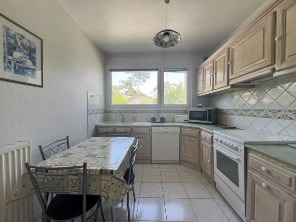 ROYAN - QUARTIER DU PARC - APPARTEMENT T3 avec JARDIN et GARAGE - 200 M PLAGE