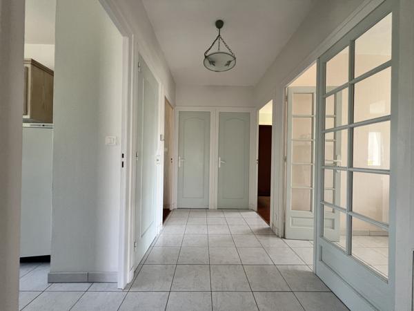 ROYAN - QUARTIER DU PARC - APPARTEMENT T3 avec JARDIN et GARAGE - 200 M PLAGE