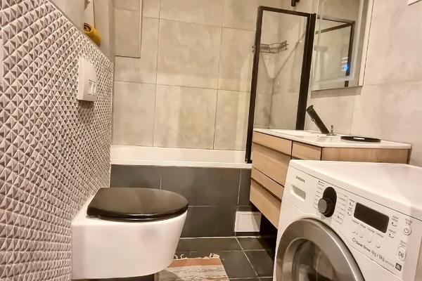 A 2 PAS DES CHAMPS ELYSEES APPARTEMENT T1 AVEC TERRASSE DE 18m2