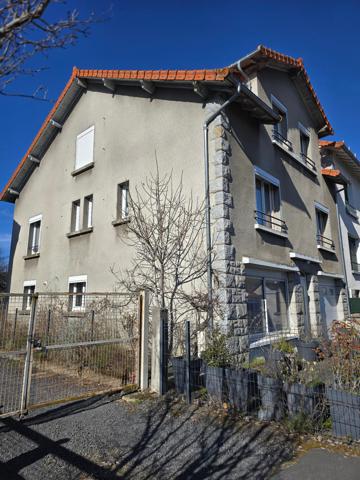 Meilleursbiens vous propose Maison familiale sur Aurillac 191 m2 sur 440 m2 terrain plat