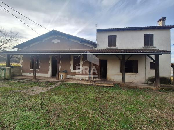 Maison avec hangar à Montpon Ménestérol - 5 chambres sur 4023 m².