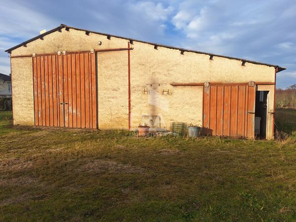 Maison avec hangar à Montpon Ménestérol - 5 chambres sur 4023 m².