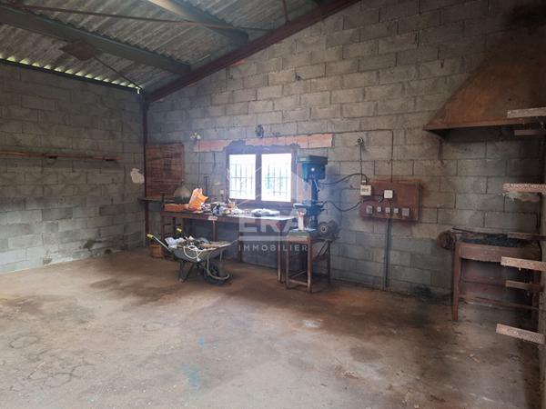 Maison avec hangar à Montpon Ménestérol - 5 chambres sur 4023 m².