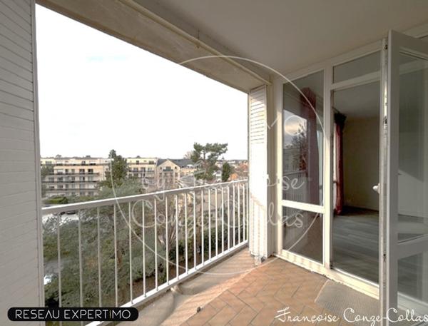 Versailles (78000) Appartement 4 pièces au dernier étage, traversant et avec loggia