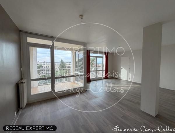 Versailles (78000) Appartement 4 pièces au dernier étage, traversant et avec loggia