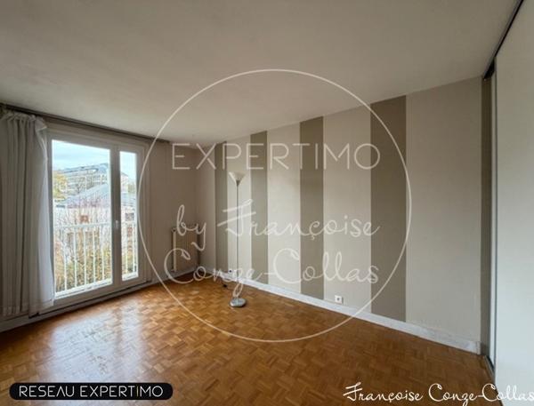 Versailles (78000) Appartement 4 pièces au dernier étage, traversant et avec loggia