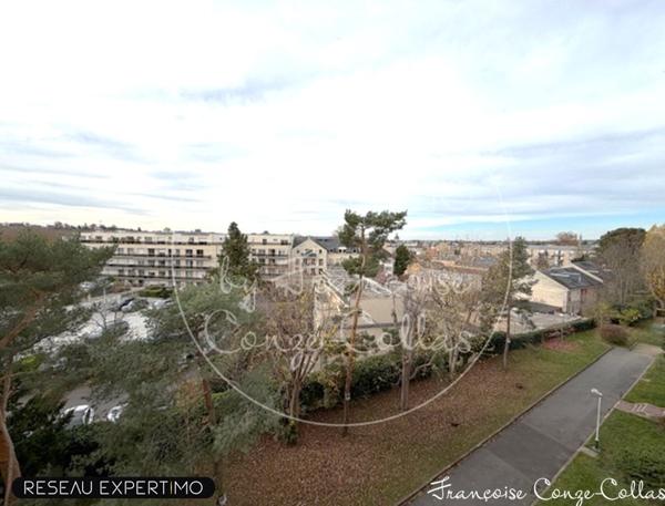 Versailles (78000) Appartement 4 pièces au dernier étage, traversant et avec loggia