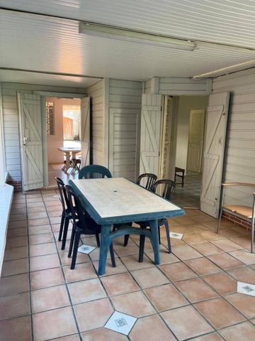 Jolie villa T5 plus combles sur 900 m² de terrain arboré