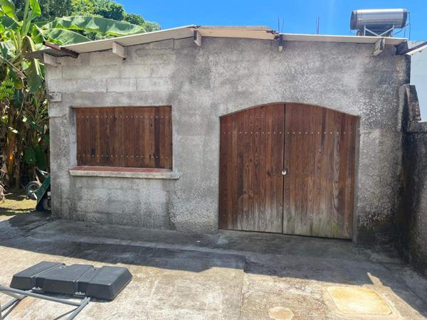 Jolie villa T5 plus combles sur 900 m² de terrain arboré