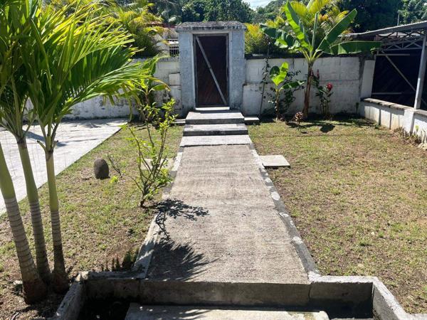 Jolie villa T5 plus combles sur 900 m² de terrain arboré
