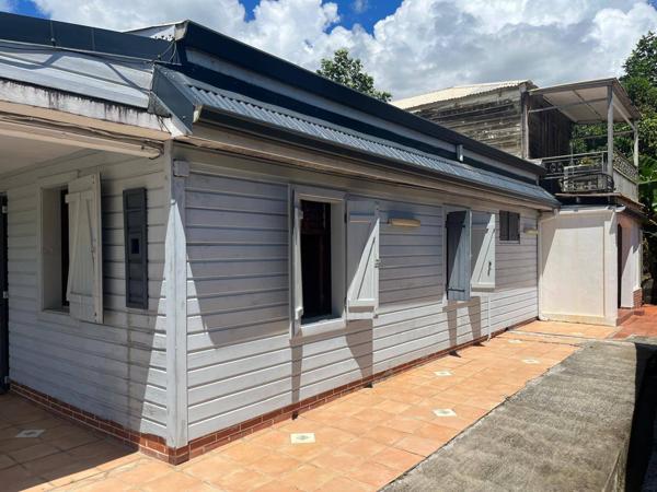 Jolie villa T5 plus combles sur 900 m² de terrain arboré
