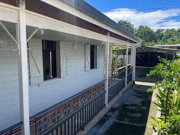 Jolie villa T5 plus combles sur 900 m² de terrain arboré