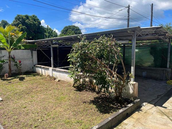Jolie villa T5 plus combles sur 900 m² de terrain arboré