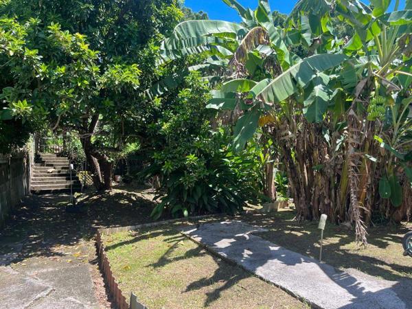 Jolie villa T5 plus combles sur 900 m² de terrain arboré