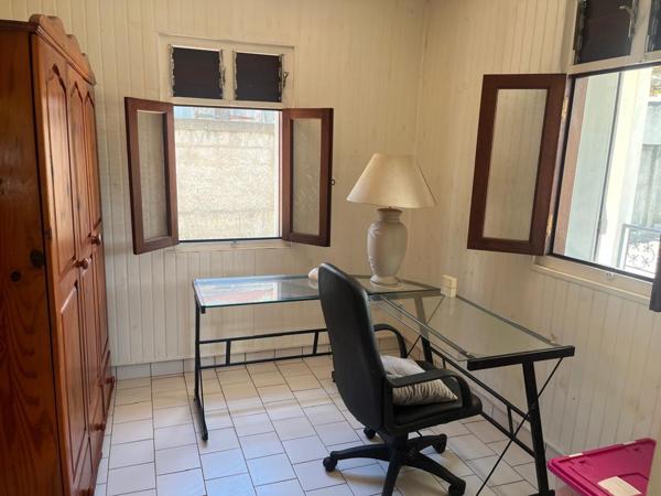 Jolie villa T5 plus combles sur 900 m² de terrain arboré