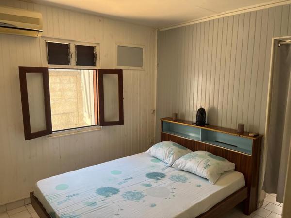 Jolie villa T5 plus combles sur 900 m² de terrain arboré