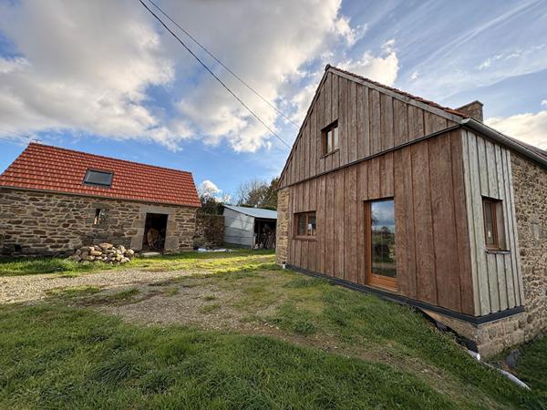 Corps de ferme Saint-Michel-en-Grève, 8616 m² de terrain.