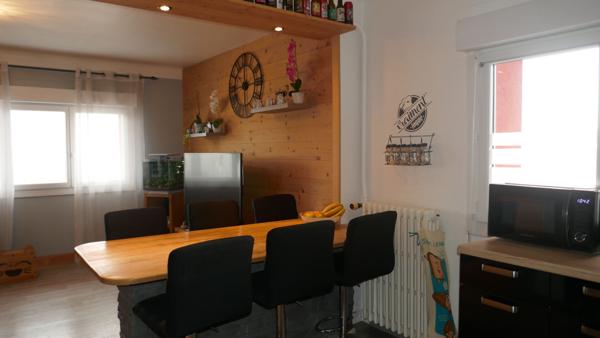 FAVERGES. APPARTEMENT 4 PIECES AVEC CAVE ET PLACES DE PARKING