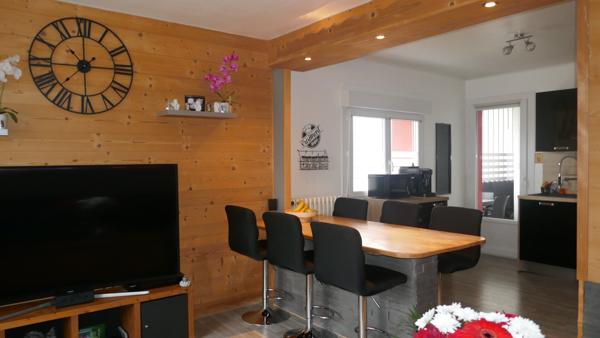 FAVERGES. APPARTEMENT 4 PIECES AVEC CAVE ET PLACES DE PARKING