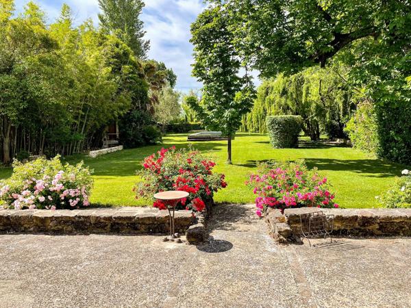 Vente Maison de luxe Althen-des-Paluds 12 Pièces 280 m²