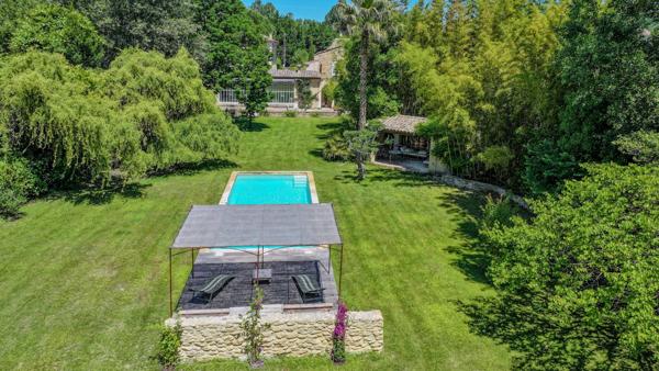 Vente Maison de luxe Althen-des-Paluds 12 Pièces 280 m²
