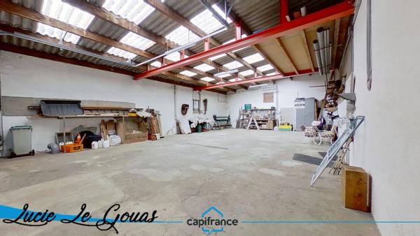 Maison individuelle de 146m², garage de 104m² et jardin