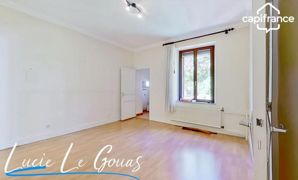 Maison individuelle de 146m², garage de 104m² et jardin