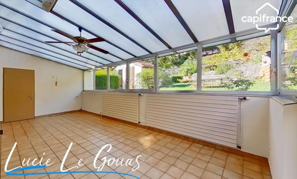 Maison individuelle de 146m², garage de 104m² et jardin