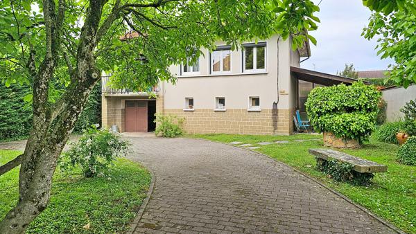 Maison à rénover- 90m²- terrain 835 m² avec garage.