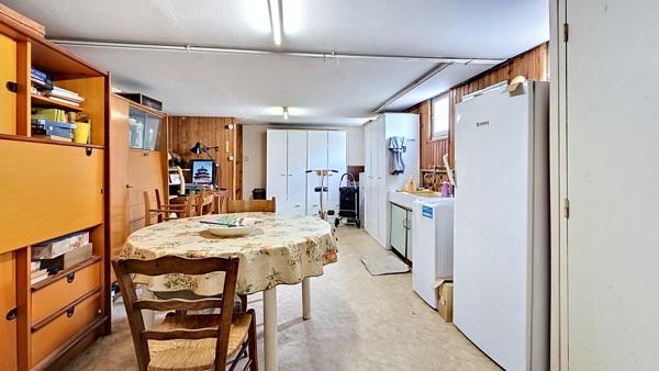 Maison à rénover- 90m²- terrain 835 m² avec garage.