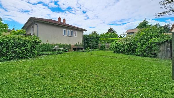 Maison à rénover- 90m²- terrain 835 m² avec garage.