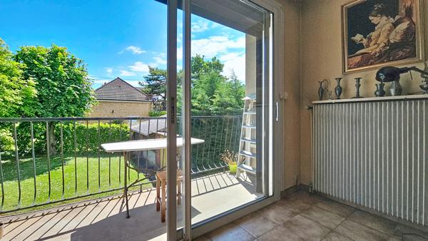 Maison à rénover- 90m²- terrain 835 m² avec garage.