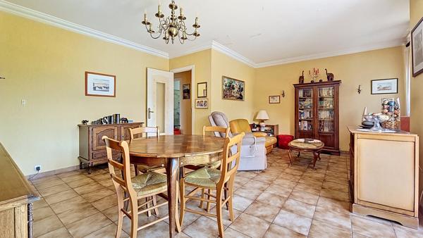 Maison à rénover- 90m²- terrain 835 m² avec garage.