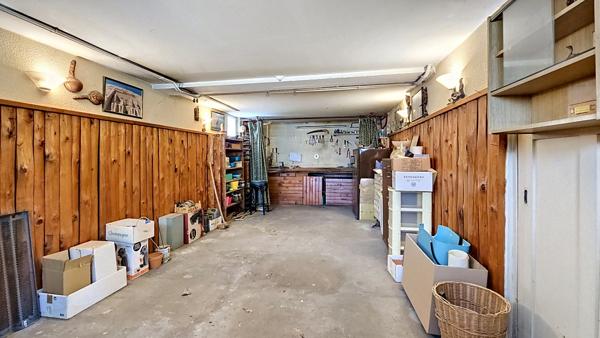 Maison à rénover- 90m²- terrain 835 m² avec garage.