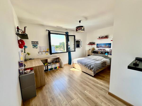 SAINT-ESTEVE VILLA (RE 2020) 158 M2 T5, 4 faces avec Piscine