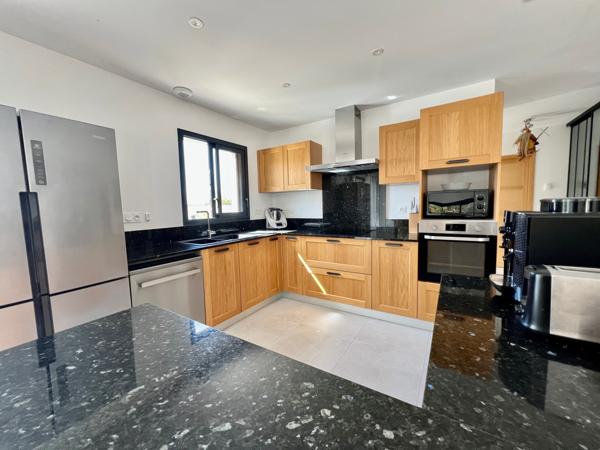 SAINT-ESTEVE VILLA (RE 2020) 158 M2 T5, 4 faces avec Piscine