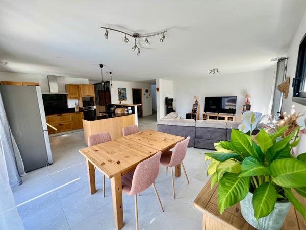 SAINT-ESTEVE VILLA (RE 2020) 158 M2 T5, 4 faces avec Piscine