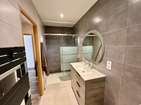 SAINT-ESTEVE VILLA (RE 2020) 158 M2 T5, 4 faces avec Piscine