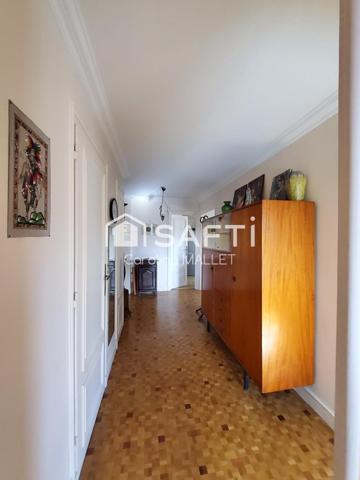 Appartement T3 proche centre-ville avec terrasses, cave et box.