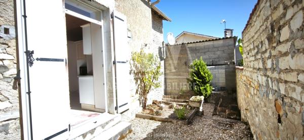MAISON DE VILLE T3 DE 59,27 m² AVEC JARDIN ET CAVE - AIGRE