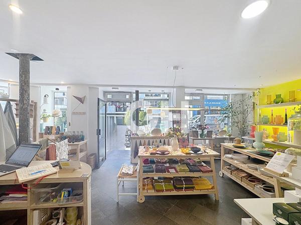 Charmante boutique d'angle à reprendre, proche Square Gardette