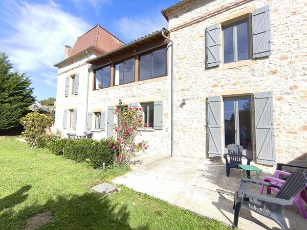 Demeure de charme avec dépendances à Lissac